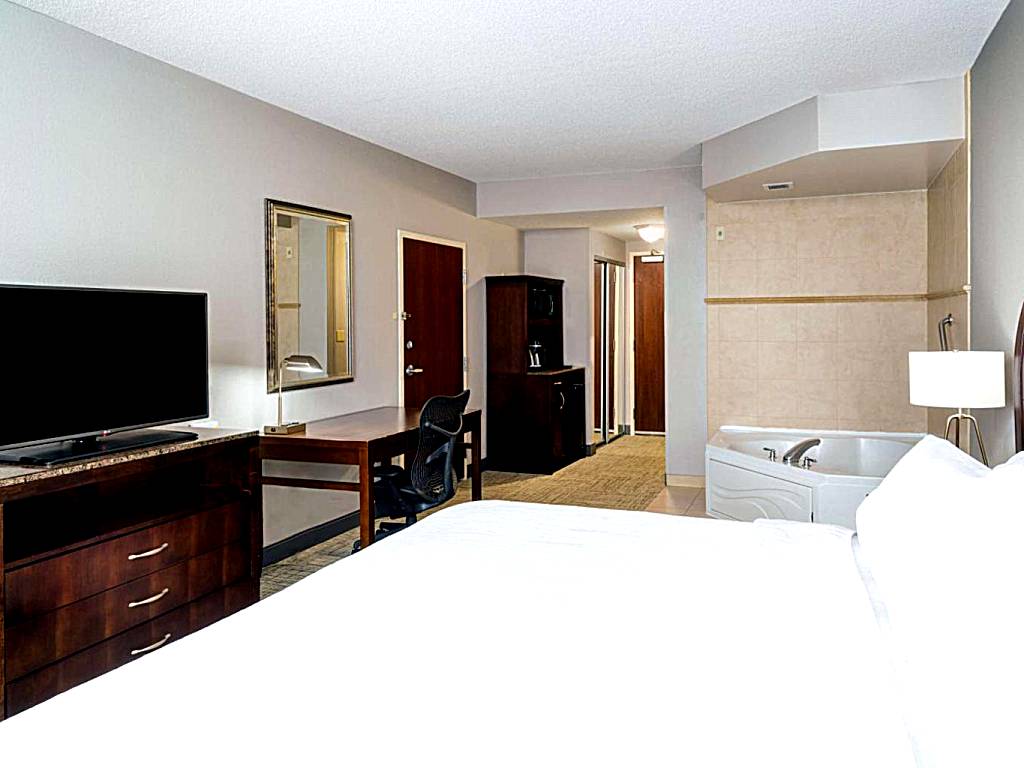 Hilton Garden Inn Augusta: King Room with Whirlpool