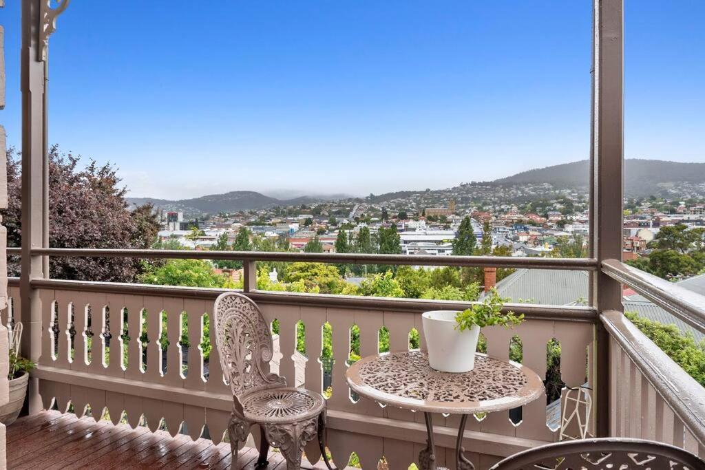 Historic Home close to CBD 3Brm with views