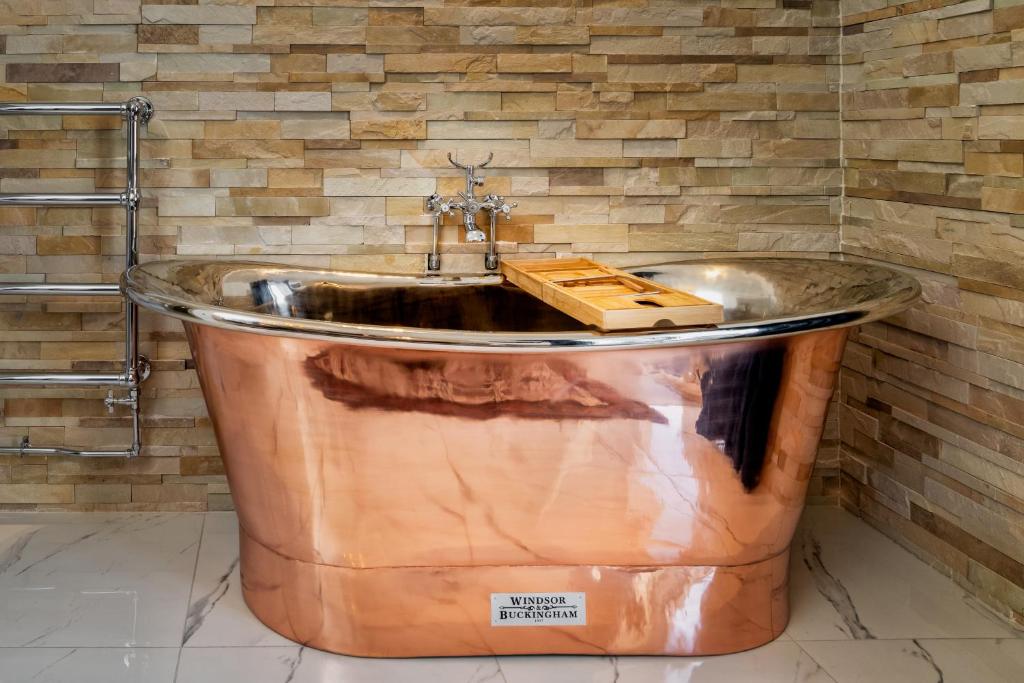 Relax in Super Size Copper Tub - 2 bedroom villa