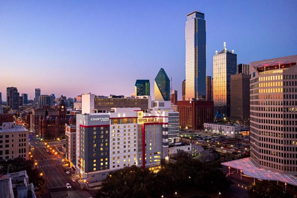 Courtyard by Marriott Dallas Downtown/Reunion District