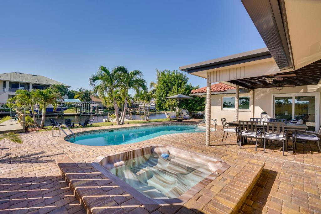 Waterfront Fort Myers Home Private Pool and Dock