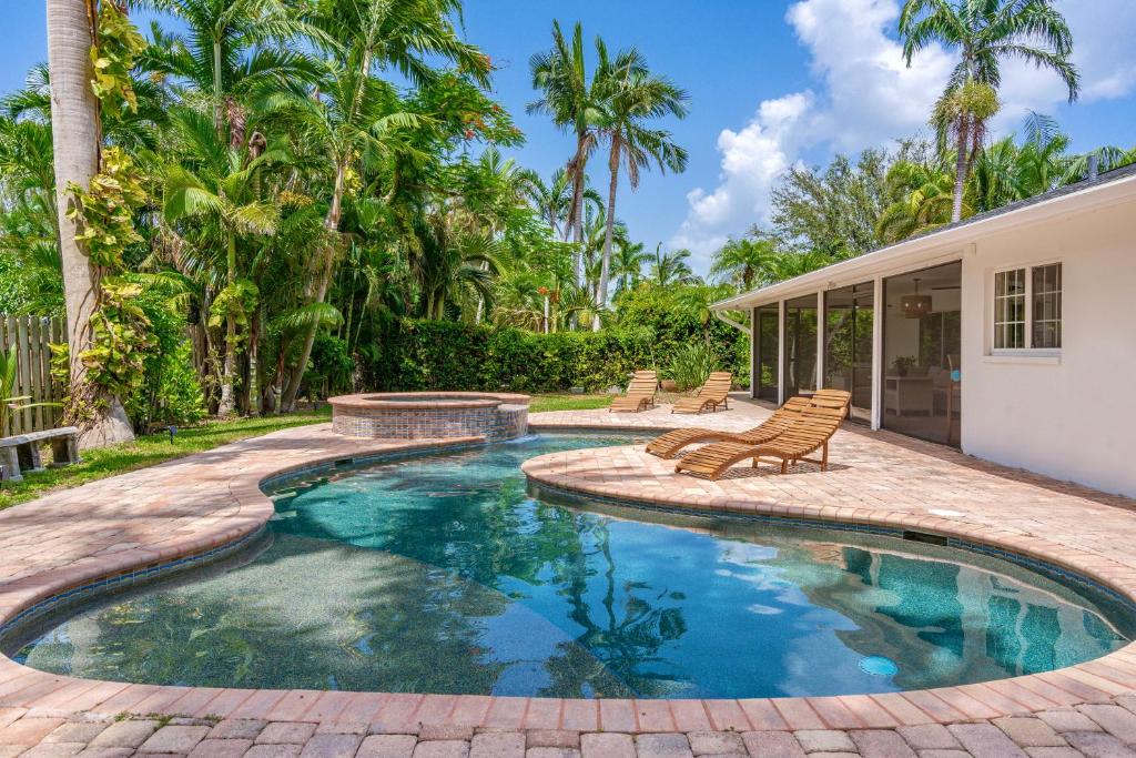 Luxury Pool & Spa Home near Beaches & Downtown