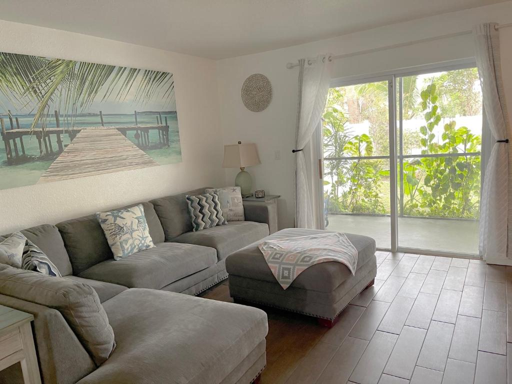 Beautiful Bright & Sparkling 2Bed 1Bath Beach Retreat - Unit 212