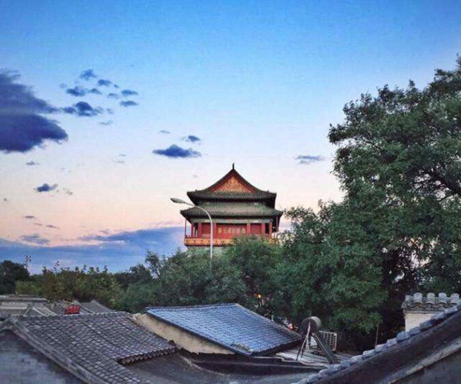 The East Hotel-Very close to the Drum Tower,The Lama Temple,Houhai Bar Street,and the Forbidden City,There are many old Beijing hutongs around the hotel Experience the culture of old Beijing hutongs