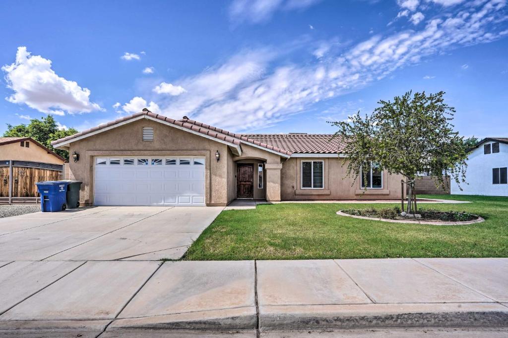 Yuma Family Home with Covered Patio and Grill!