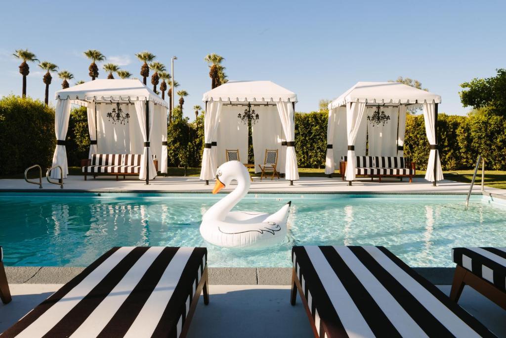 Hotel El Cid by AvantStay Chic Hotel in Palm Springs w Pool