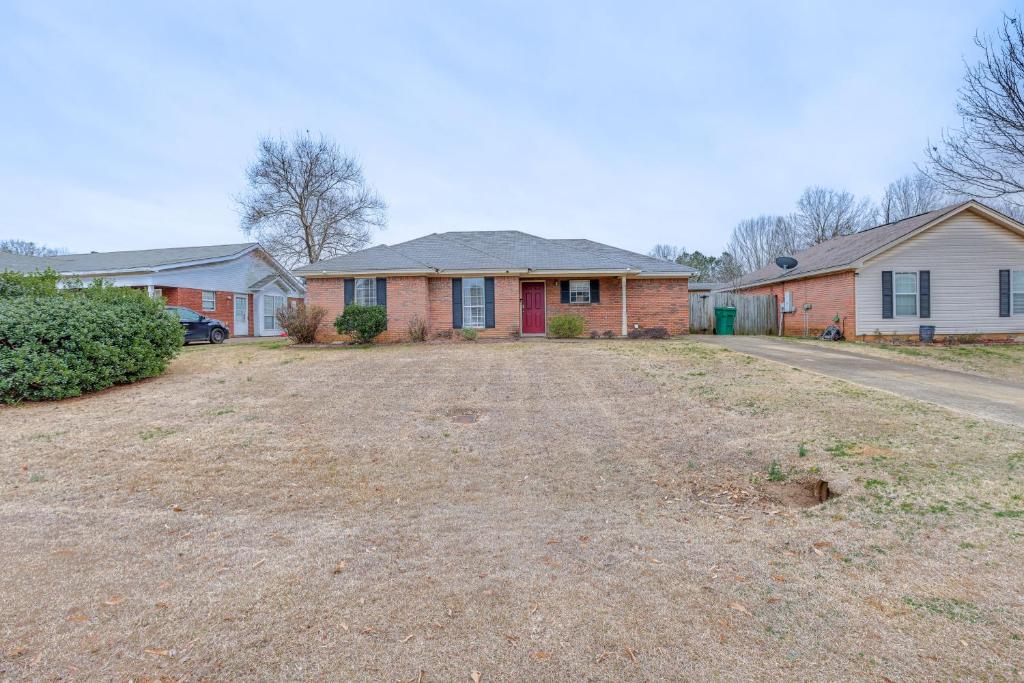 Pet-Friendly Millbrook Home with Covered Patio!