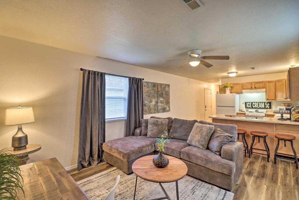 Pet-Friendly West Plains Pad Less Than 1 Mi to Dtwn!