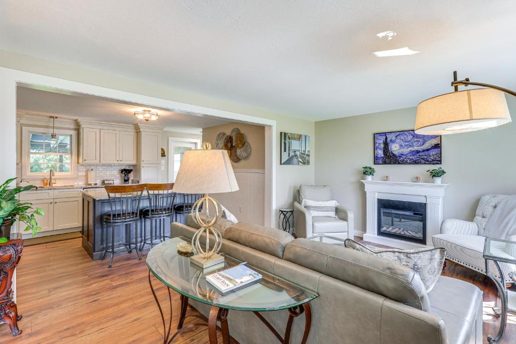 Old Saybrook Home with Screened Porch and Ocean View!