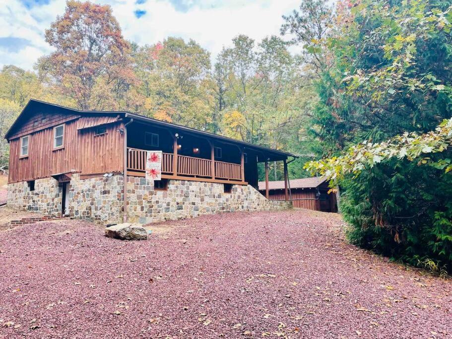 Cozy Log Cabin in Jim Thorpe