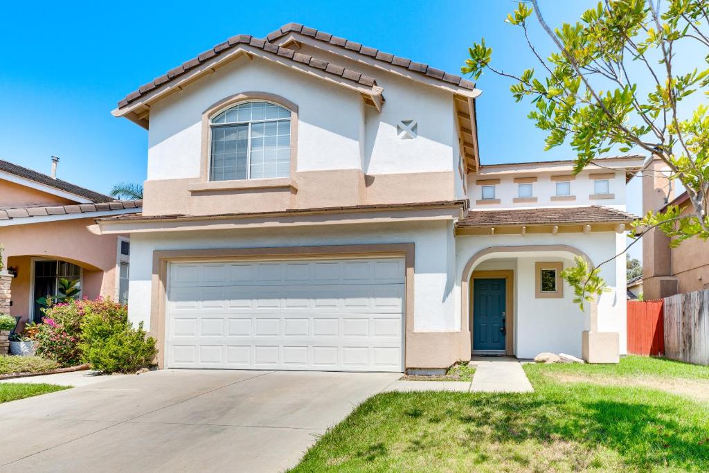 Pet-Friendly Hawthorne Home Patio and Fenced Yard!