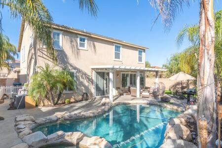 Minutes to Wineries Outdoor Oasis Pool Table