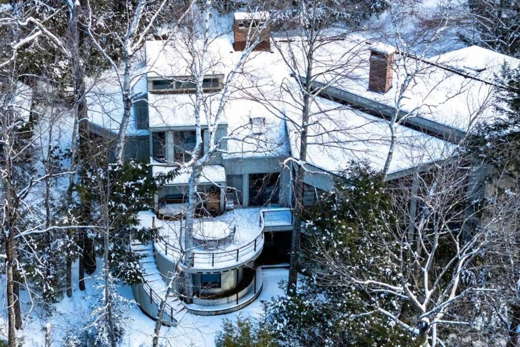 Steps to the Ellis River - Luxe, Hot Tub, Game Room