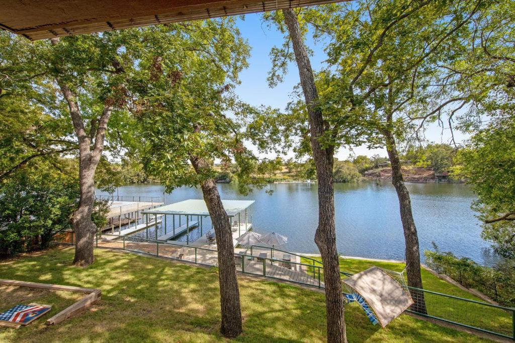 Green River Lodge - Lake LBJ