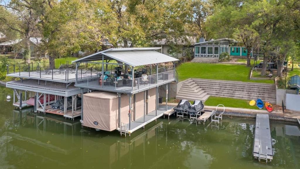 Lubinberry Lakeside Waterfront Home Hot Tub Boat Slip Jet Ski Lift