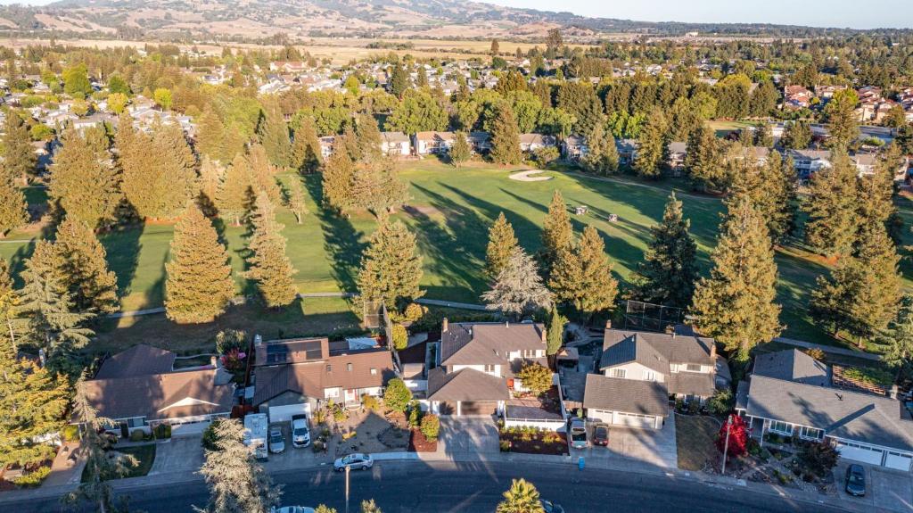 Charming House next to Golf Course