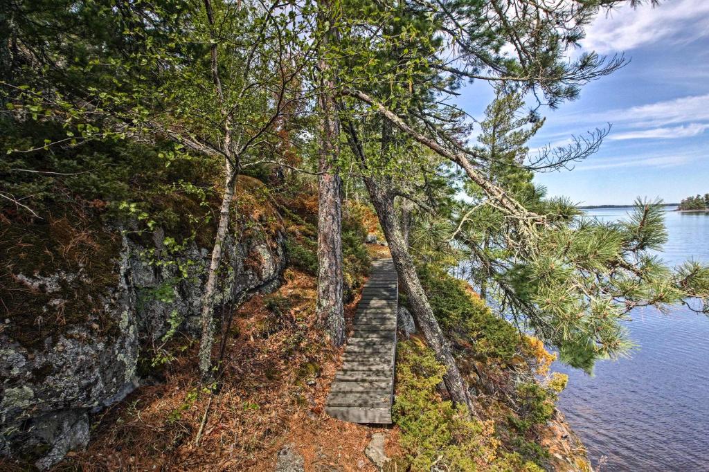 Charming Stop Island Cabin with Boat Dock and Beach!