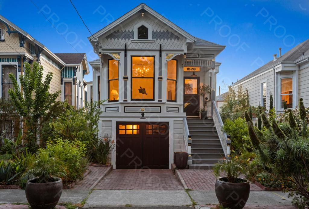 Garden Level Flat in 1885 Queen Anne Victorian Cottage in Alameda