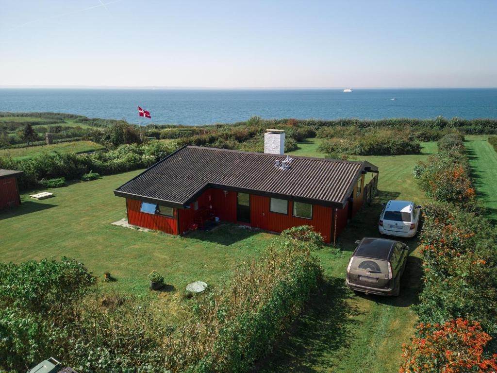 Magnificent house with splendid view to the sea