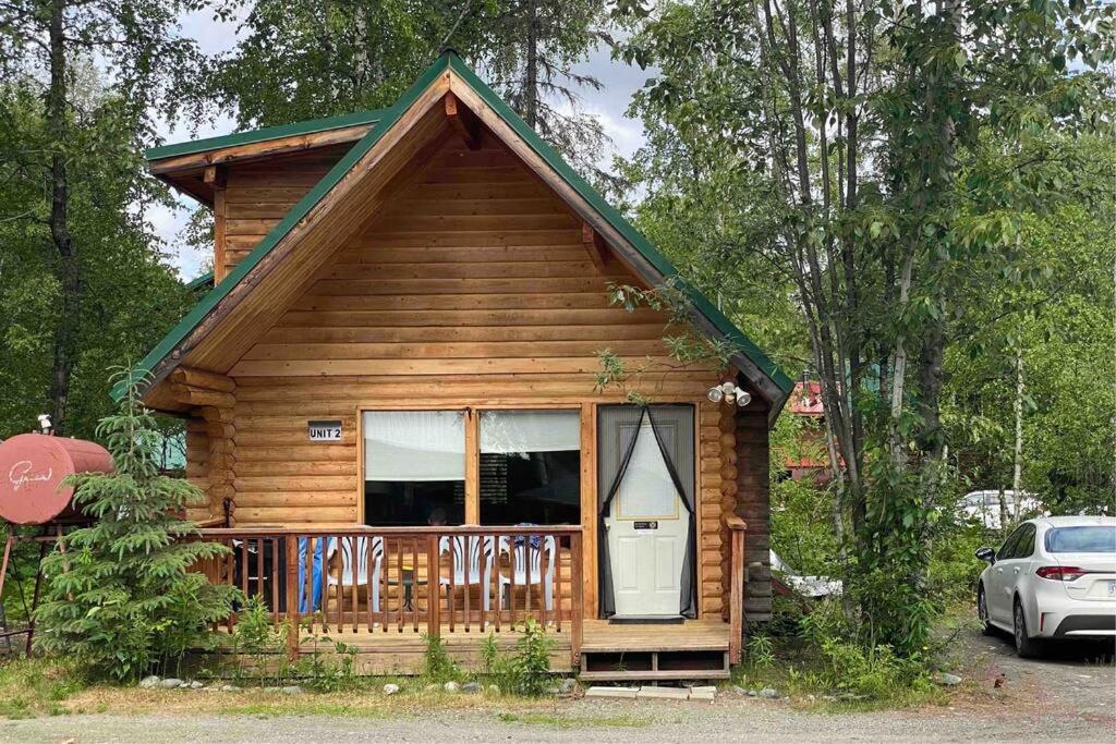 Talkeetna Log Cabin with Hot Tub Unit 2