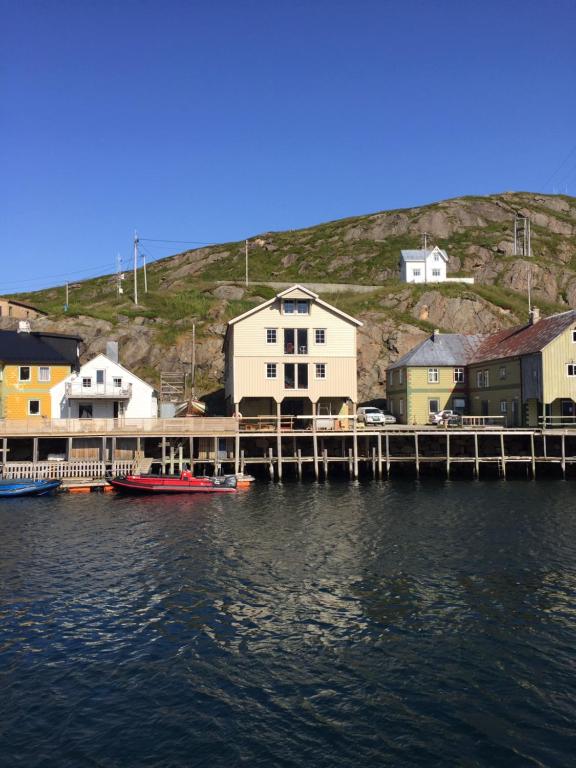 Holiday in the former fishing factory Arntzen-brygga