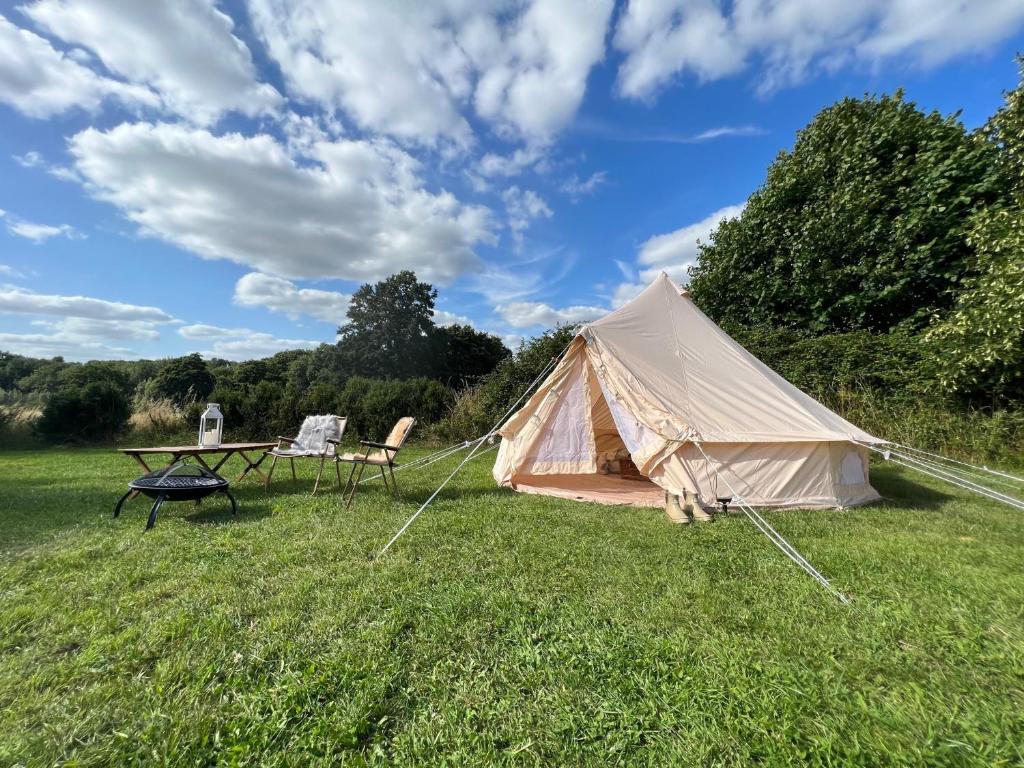 Bell Tent 4m Fossewold Farm Camping