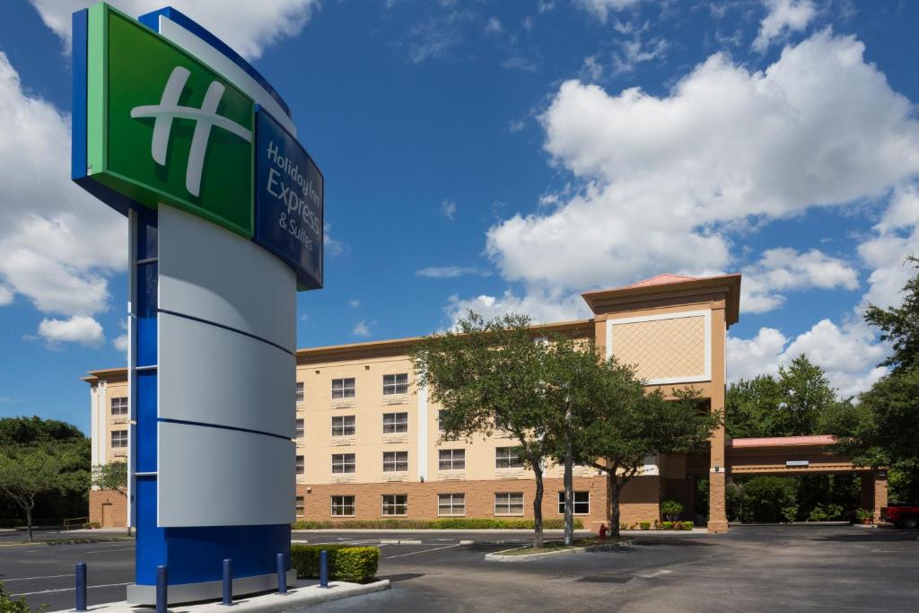 Holiday Inn Express & Suites Plant City, an IHG Hotel