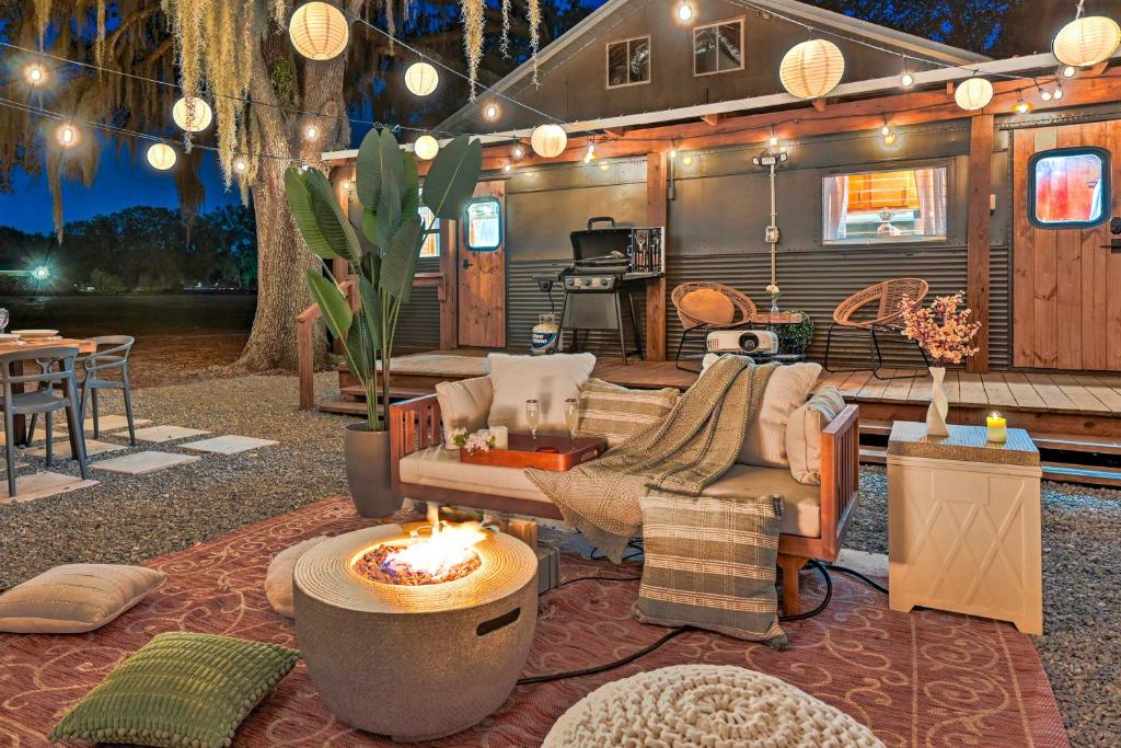 Charming Tiny Home with Private Hot Tub!