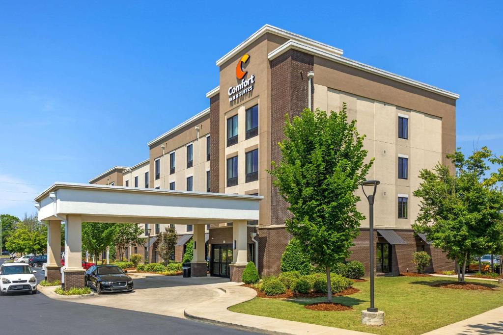 Comfort Inn & Suites At CrossPlex Village