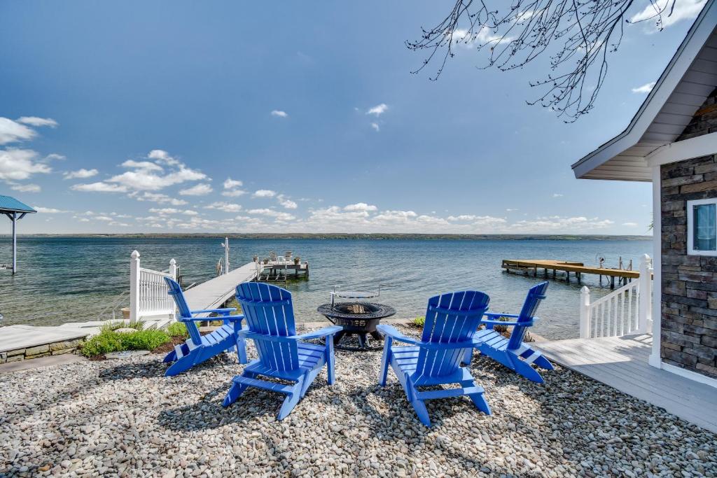 Waterfront Romulus Getaway with Private Dock!